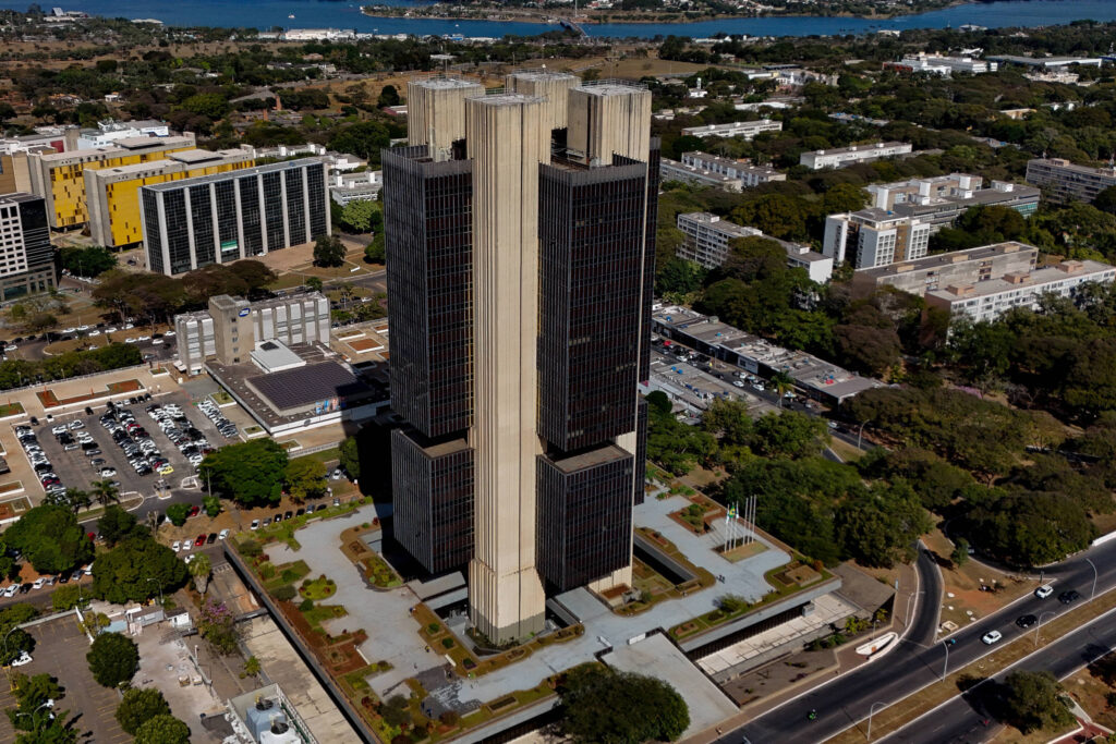 BC avança em regra para restringir uso do FGC por bancos - 29/05/2026 - Economia