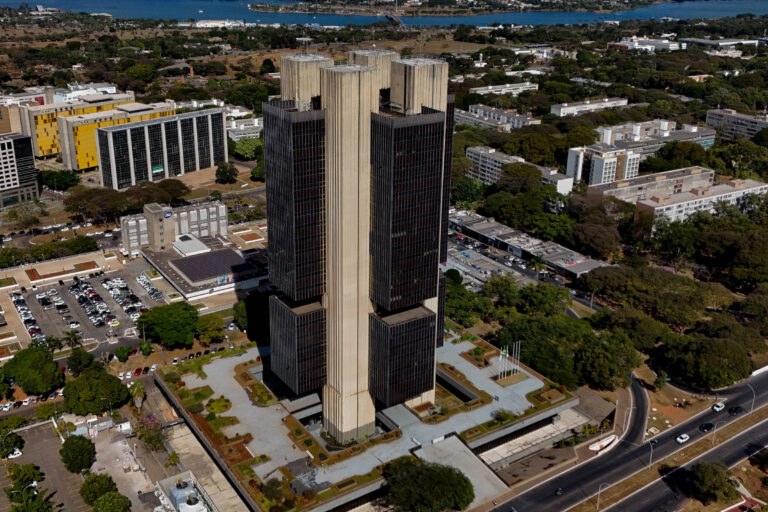 BC avança em regra para restringir uso do FGC por bancos - 29/05/2026 - Economia