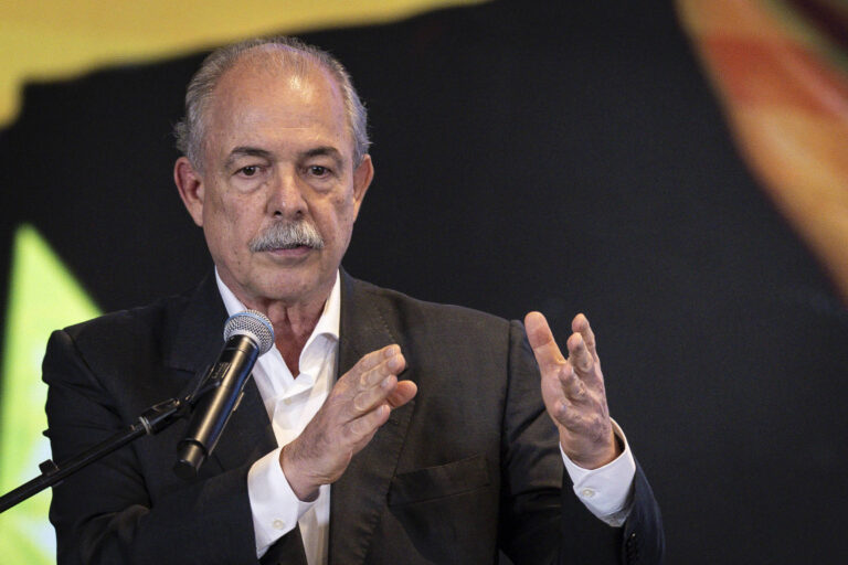 BNDES vendeu parte das ações na Petrobras, diz Mercadante - 27/05/2026 - Economia