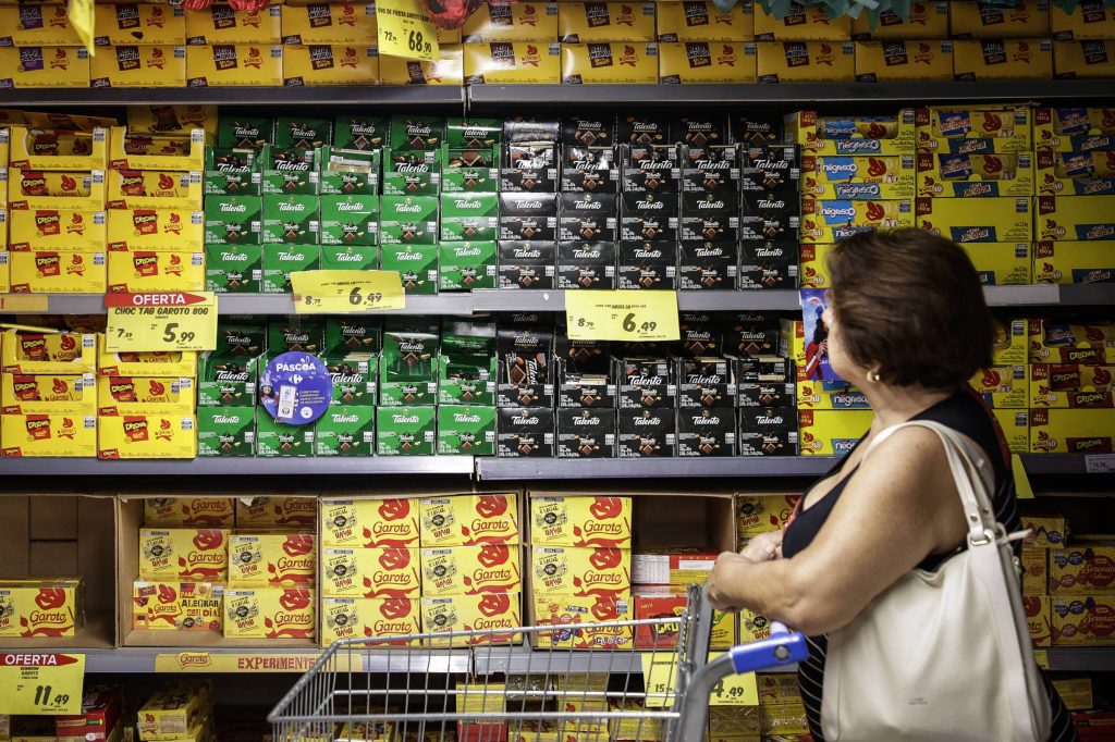Cacau: Preço caiu, mas chocolate não fica mais barato - 23/05/2026 - Economia