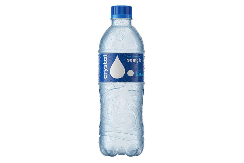 Anvisa manda recolher água mineral Crystal por bactéria - 03/06/2026 - Economia