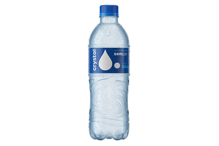 Anvisa manda recolher água mineral Crystal por bactéria - 03/06/2026 - Economia