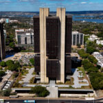 BC alerta que endividamento das famílias segue aumentando - 03/06/2026 - Economia