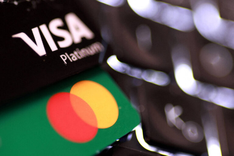Cuba vai suspender transações com Visa e Mastercard em meio a sanções dos EUA - 03/06/2026 - Economia