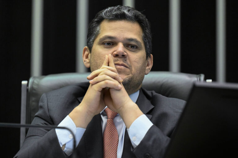 PEC do fim da 6x1: Alcolumbre diz que não terá pressa - 02/06/2026 - Economia